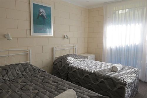 Отель Penguin Mews