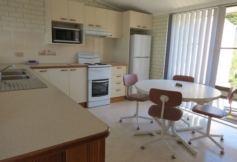 Отель Penguin Mews