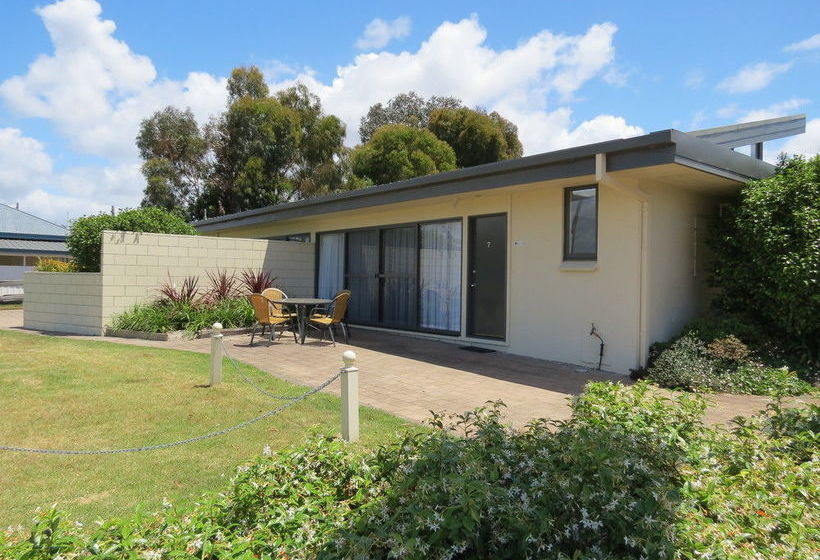 בית מלון כפרי Penguin Mews