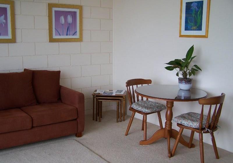 Отель Penguin Mews