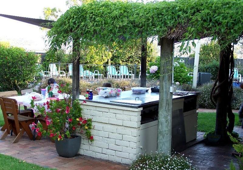 Отель Penguin Mews