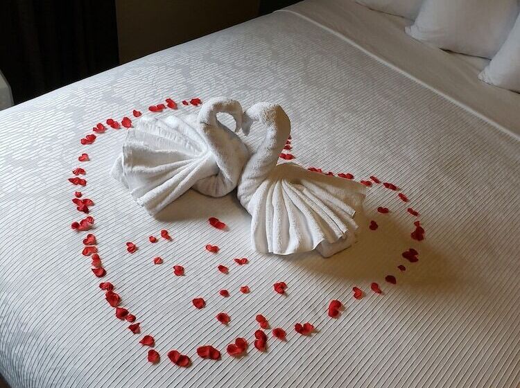 فندق Kindersley All Suites