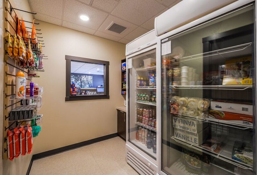 فندق Kindersley All Suites