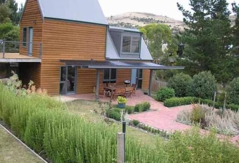 فندق Red Brier Cottage Accommodation