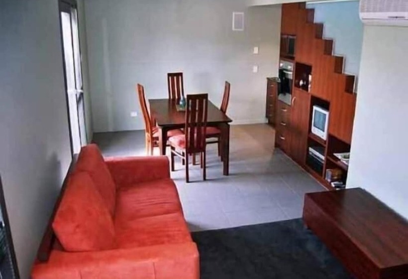 فندق Red Brier Cottage Accommodation