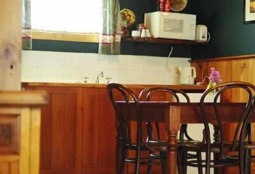 فندق Red Brier Cottage Accommodation