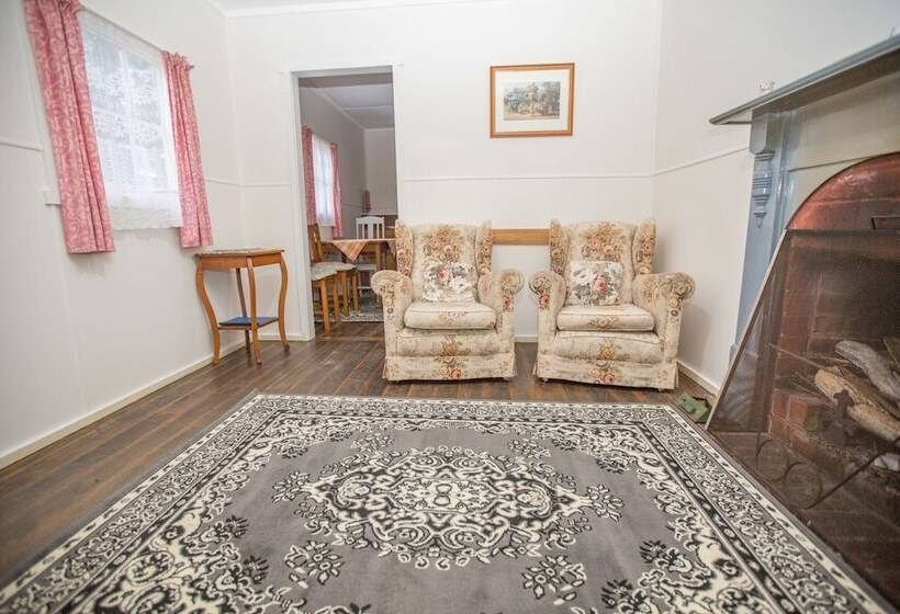 هتل Rosedale Cottages