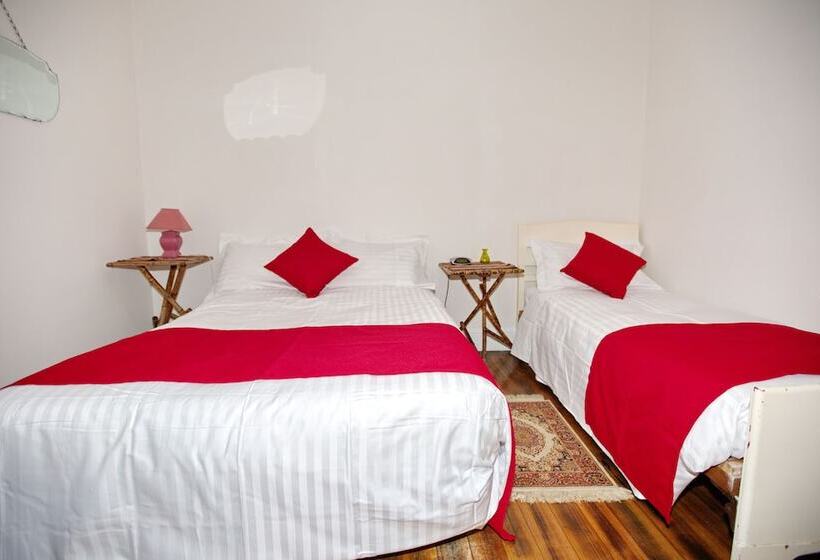 هتل Rosedale Cottages