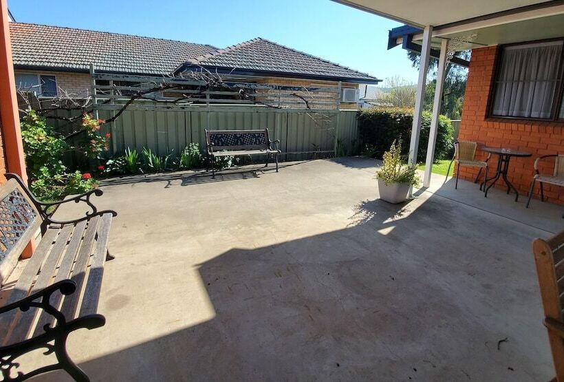 هتل Roydons Motor Inn