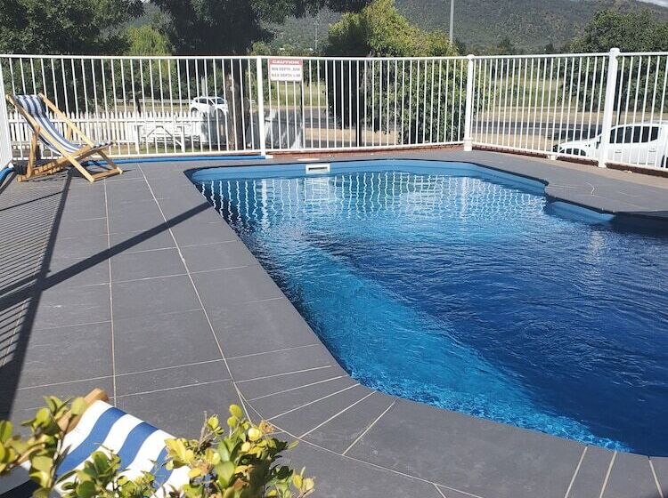 هتل Roydons Motor Inn