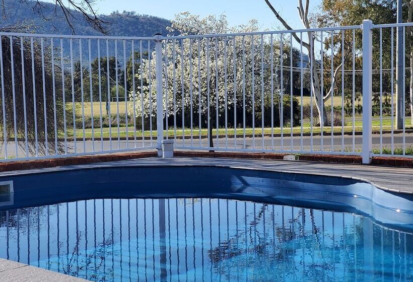 هتل Roydons Motor Inn