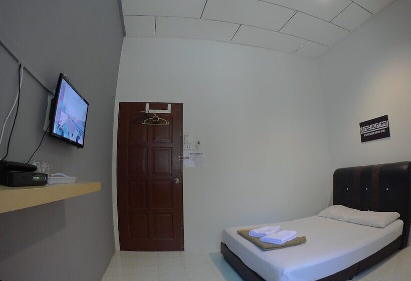 فندق Semarak Beach Inn