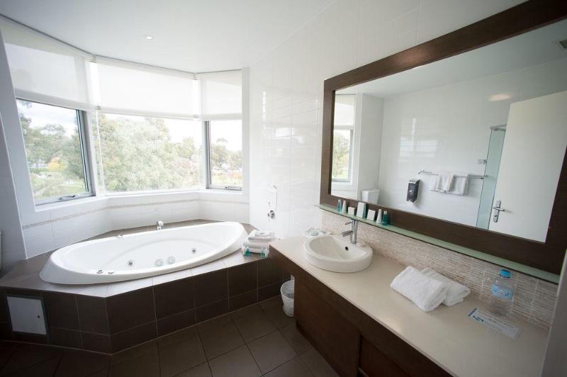 فندق Sfera's Park Suites & Convention Centre