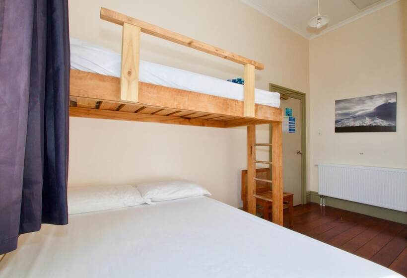 בית מלון כפרי Station Lodge