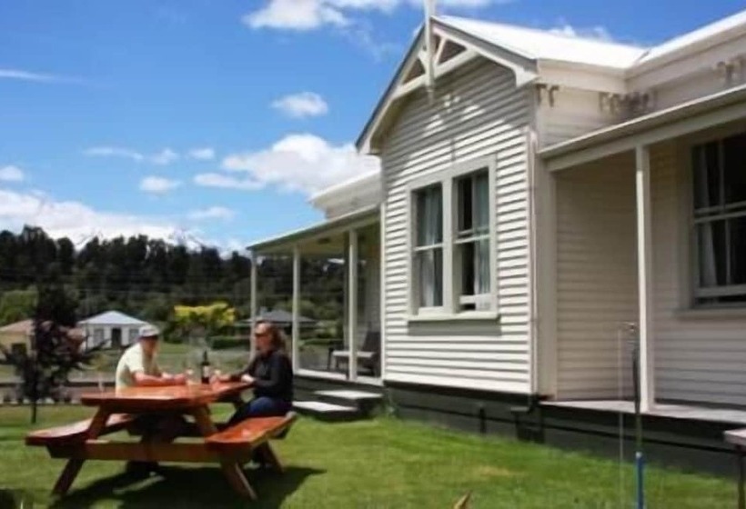 בית מלון כפרי Station Lodge