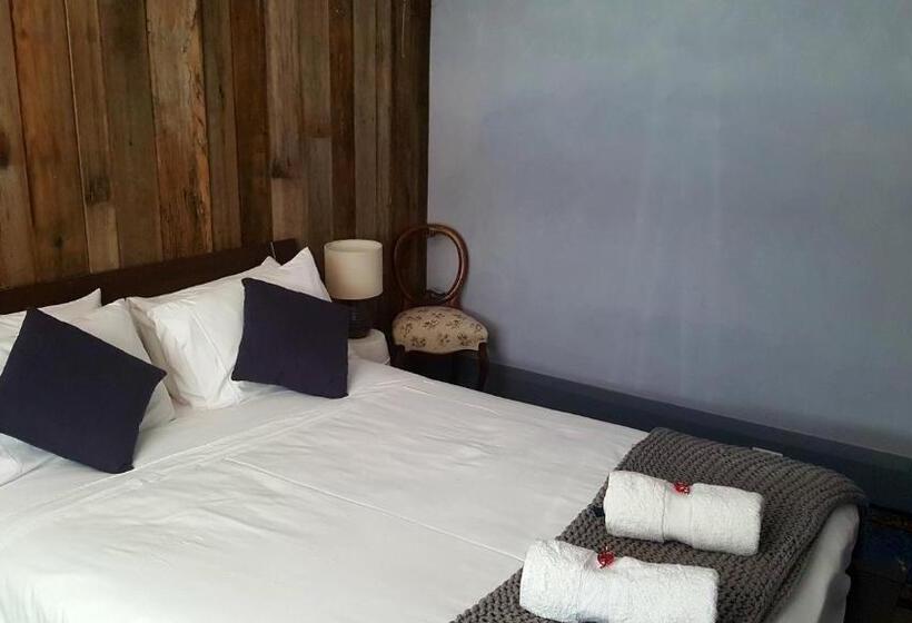 فندق The Bears Went Over The Mountain