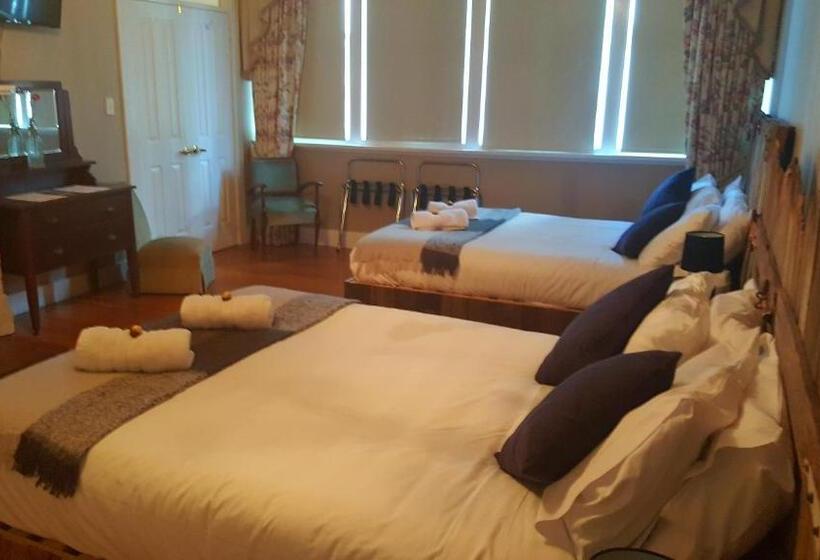 فندق The Bears Went Over The Mountain