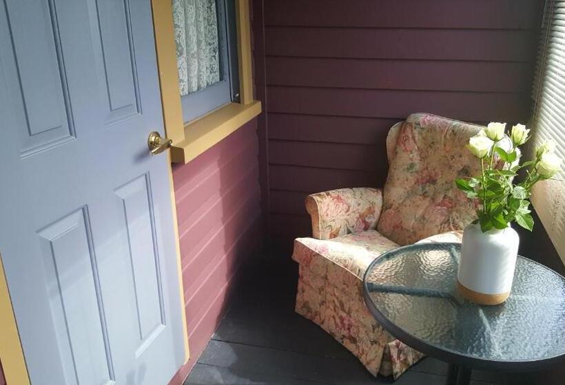 فندق The Bears Went Over The Mountain