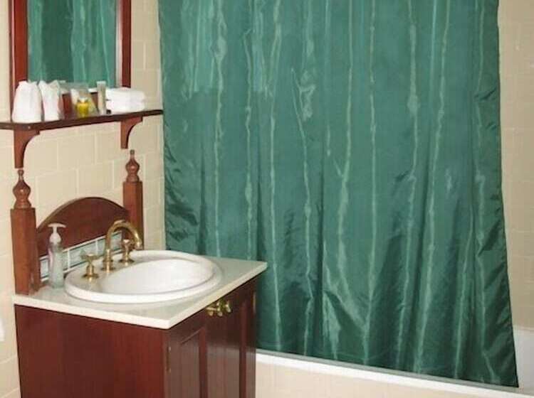 בית מלון כפרי The Chalet Guesthouse And Studio