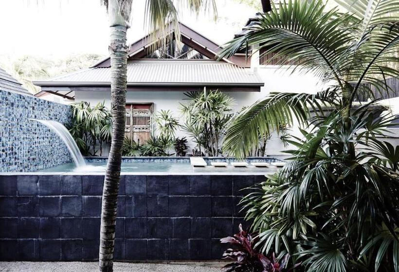 هتل The Villas Of Byron