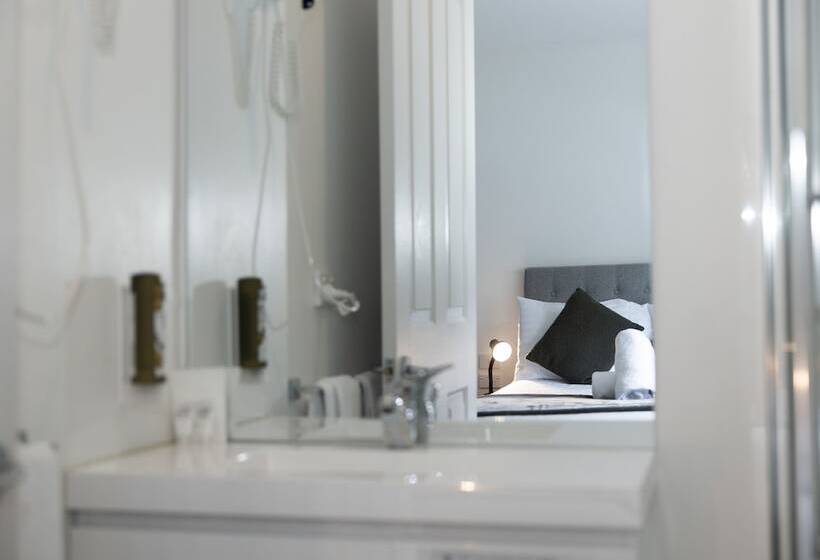 فندق Tullah Lakeside Lodge