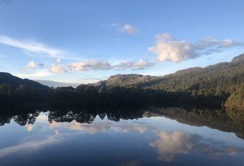 فندق Tullah Lakeside Lodge