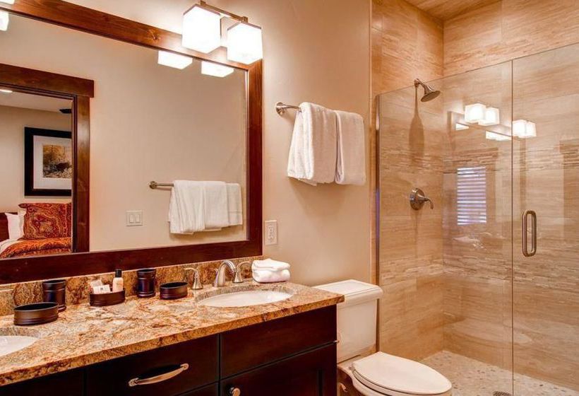 فندق Village Ford Hall