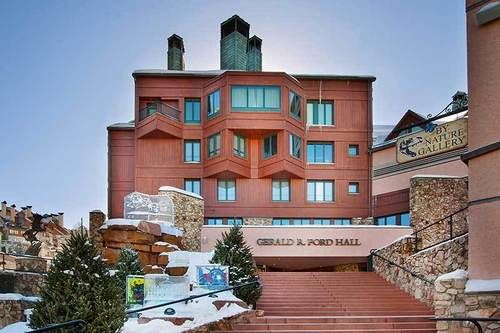 فندق Village Ford Hall