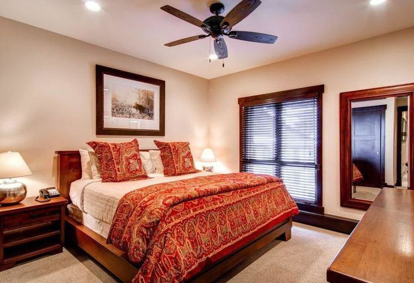 فندق Village Ford Hall