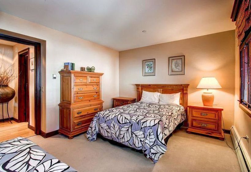 فندق Village Ford Hall