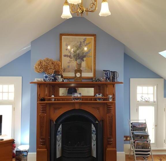 هتل Water Bay Villa Bed And Breakfast