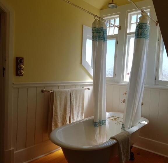 هتل Water Bay Villa Bed And Breakfast