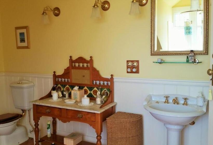 هتل Water Bay Villa Bed And Breakfast