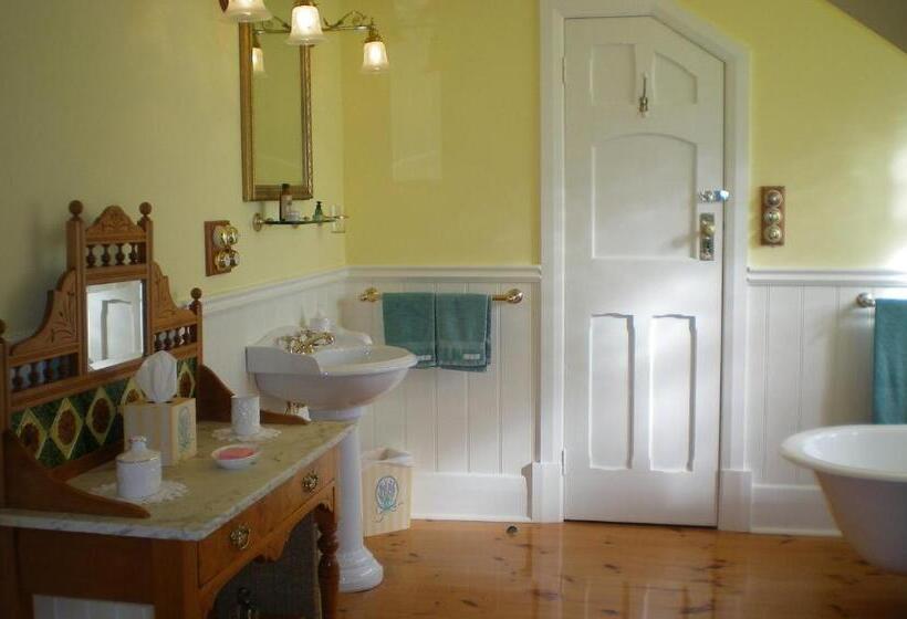 هتل Water Bay Villa Bed And Breakfast