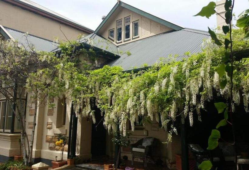 هتل Water Bay Villa Bed And Breakfast