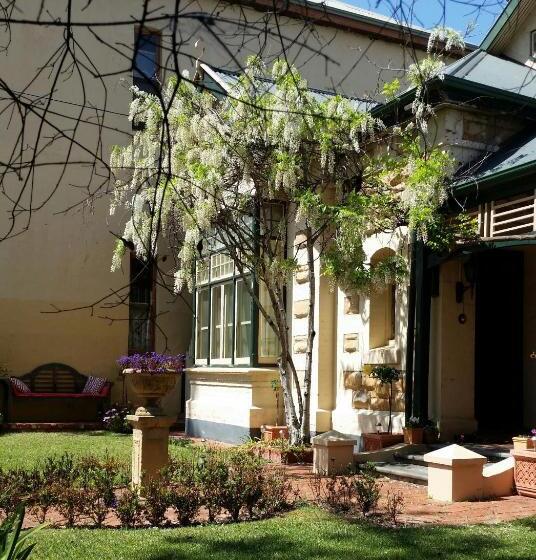 هتل Water Bay Villa Bed And Breakfast