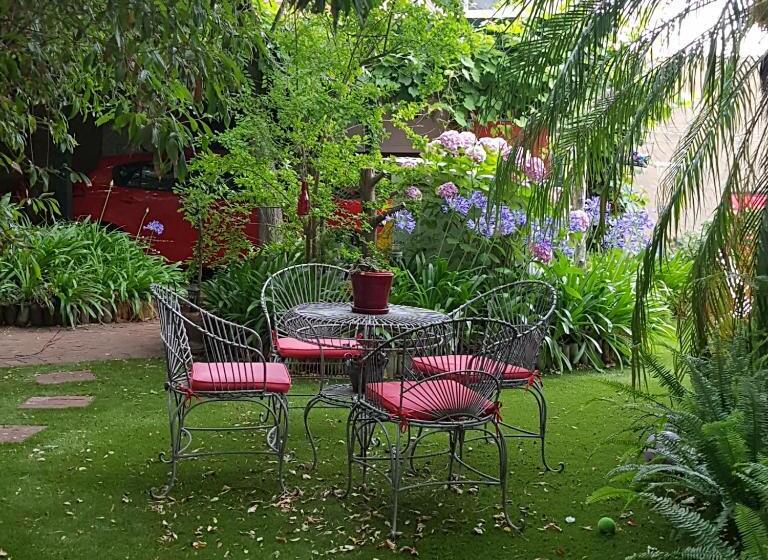 هتل Water Bay Villa Bed And Breakfast