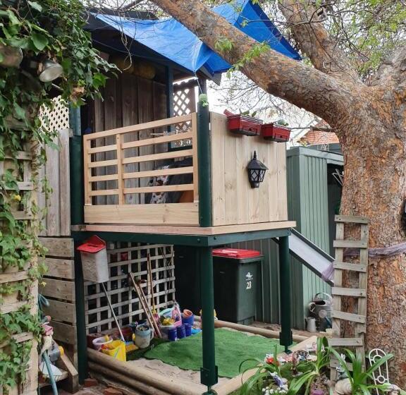 هتل Water Bay Villa Bed And Breakfast