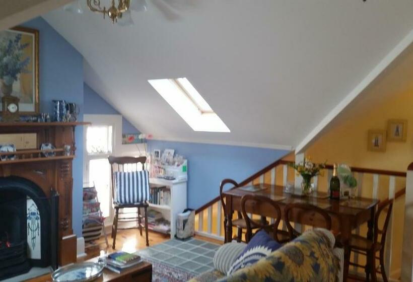 هتل Water Bay Villa Bed And Breakfast