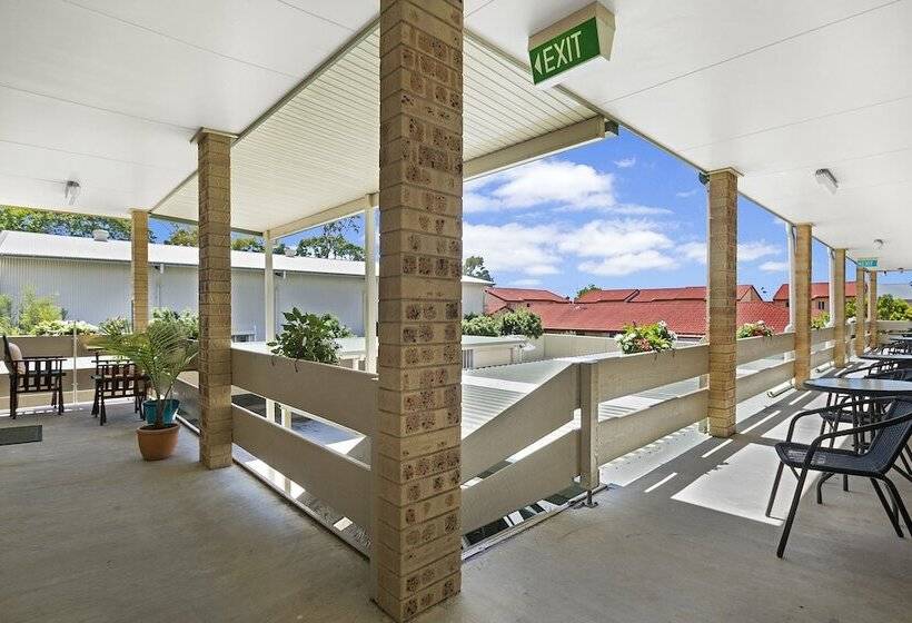 Мотель Golden Beach Motor Inn, Caloundra