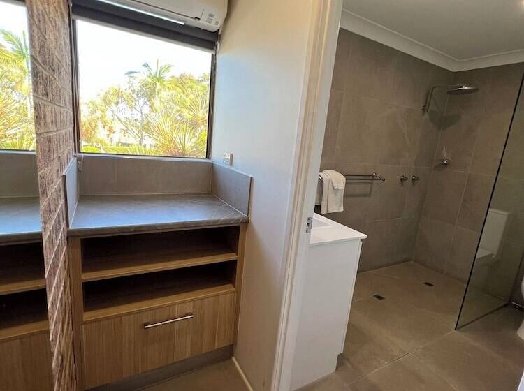 Мотель Golden Beach Motor Inn, Caloundra