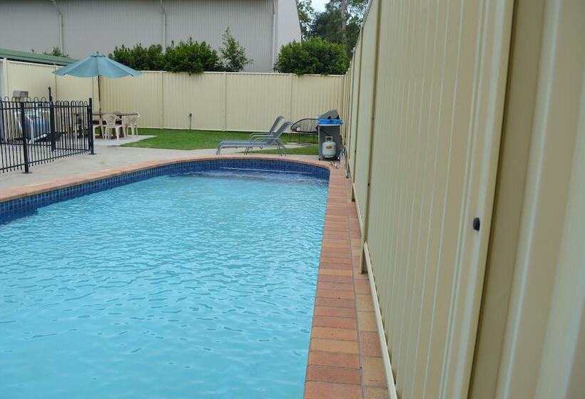 Мотель Golden Beach Motor Inn, Caloundra