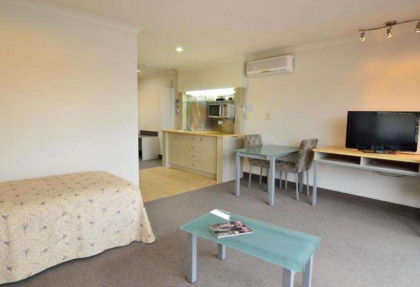 مُتل Senator Motor Inn