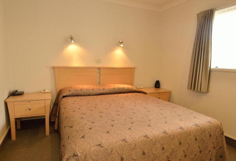 مُتل Senator Motor Inn