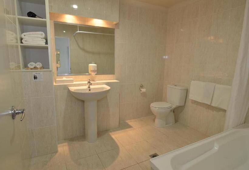 مُتل Senator Motor Inn