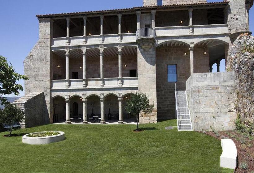 Parador Castillo De Monterrei