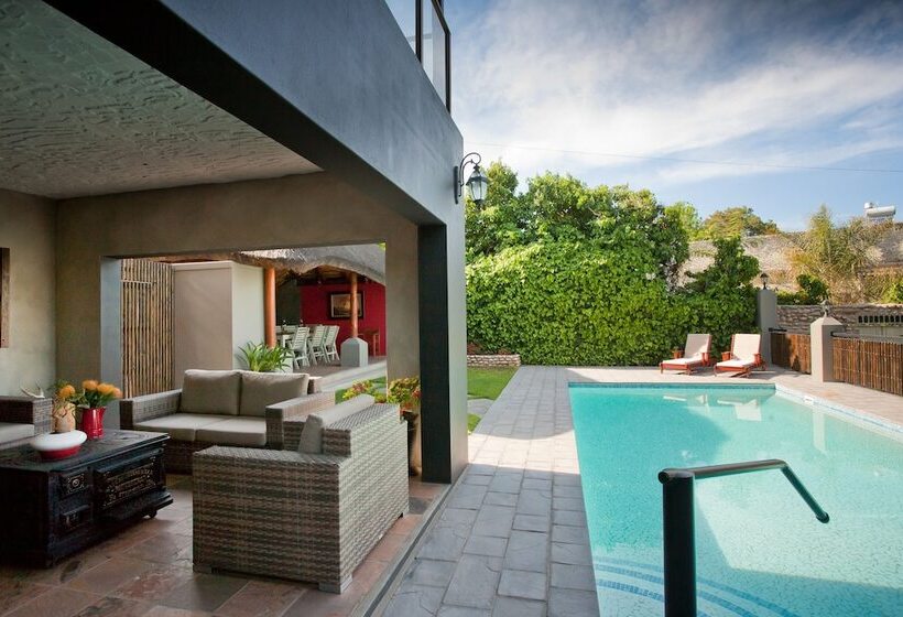 پانسیون Miles B&b Guest House