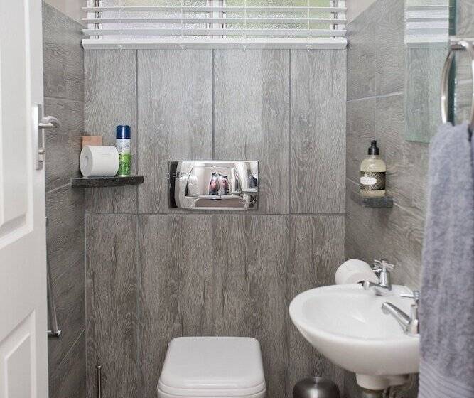 پانسیون Miles B&b Guest House