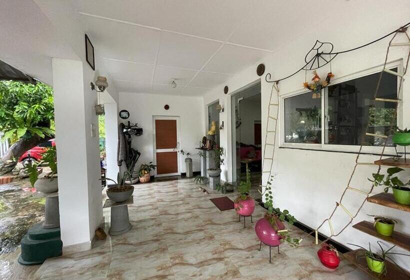 Пансион Rock Cascade Tourist Home &cookery School