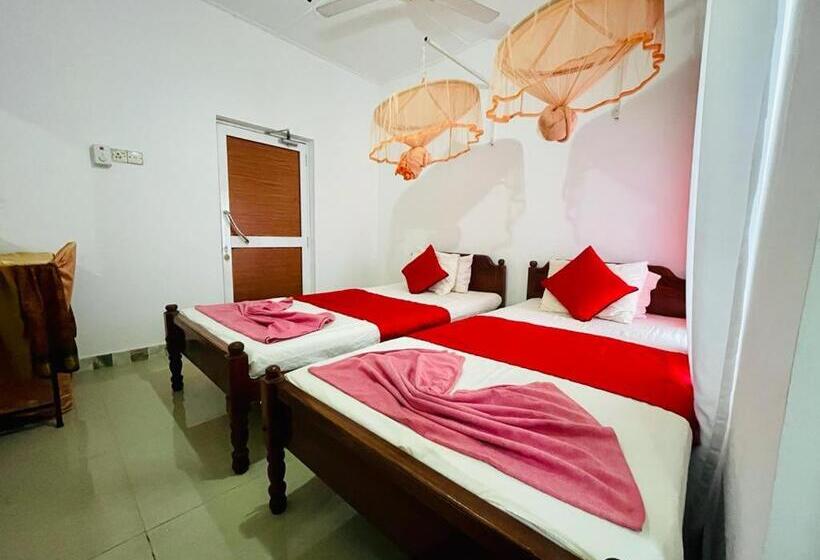 Пансион Rock Cascade Tourist Home &cookery School